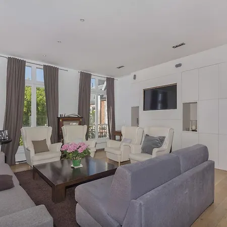 A Glorious 4br-3ba Apt In Tour Eiffel Apartment Paris